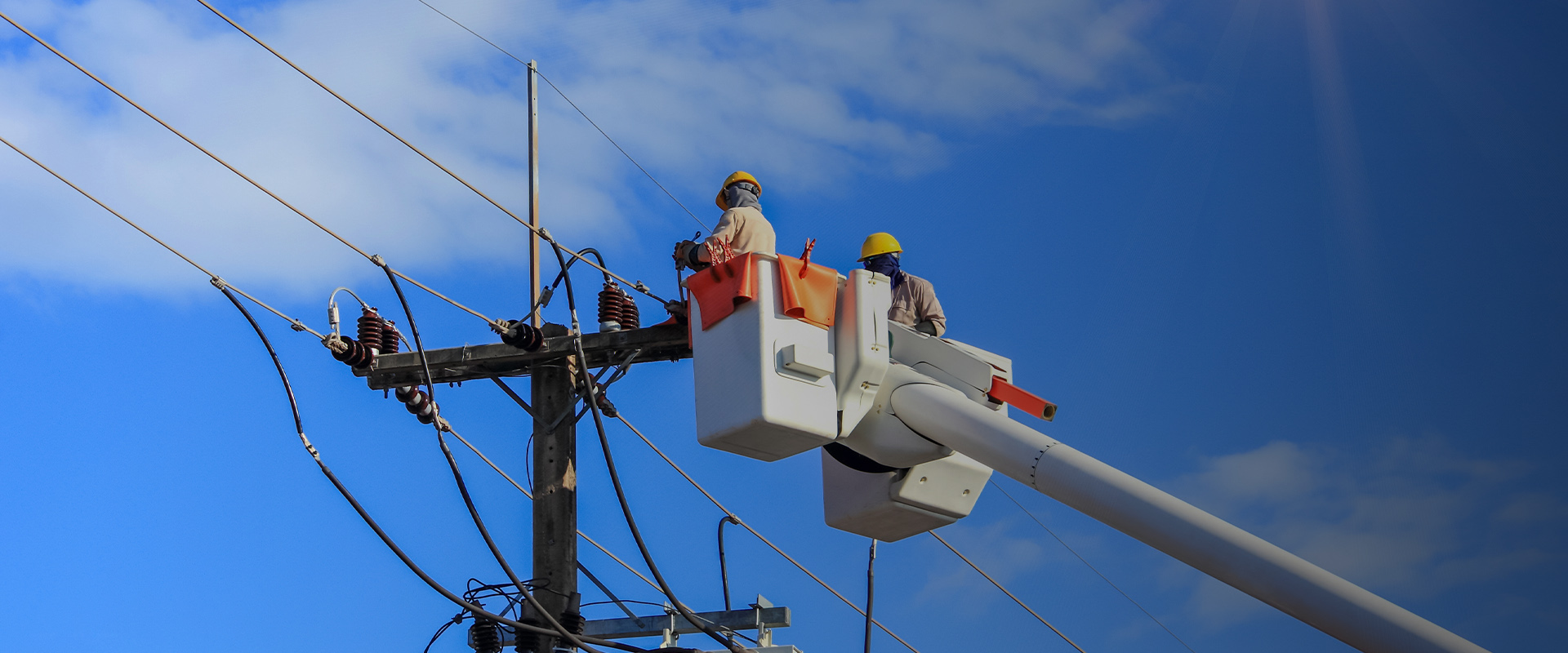 High and medium voltage distribution lines